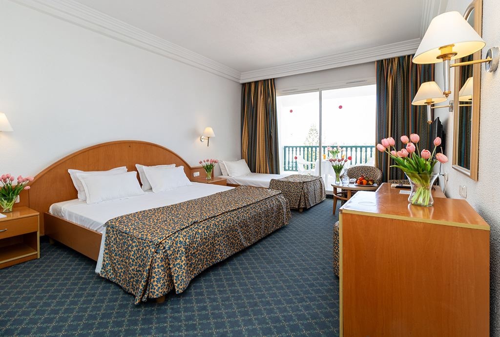 rooms-room-standard-side-sea-view