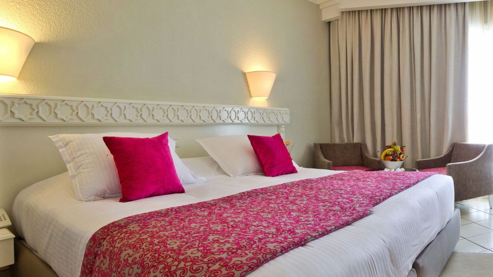 rooms-coral-room