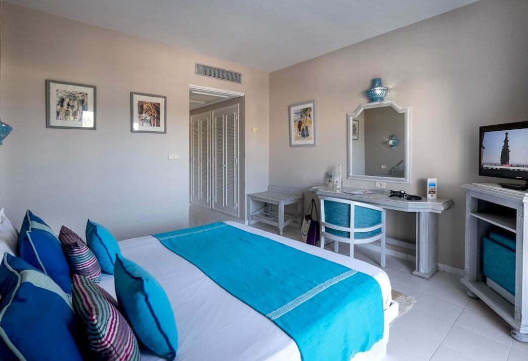 rooms-standard-pool-sea-view-room