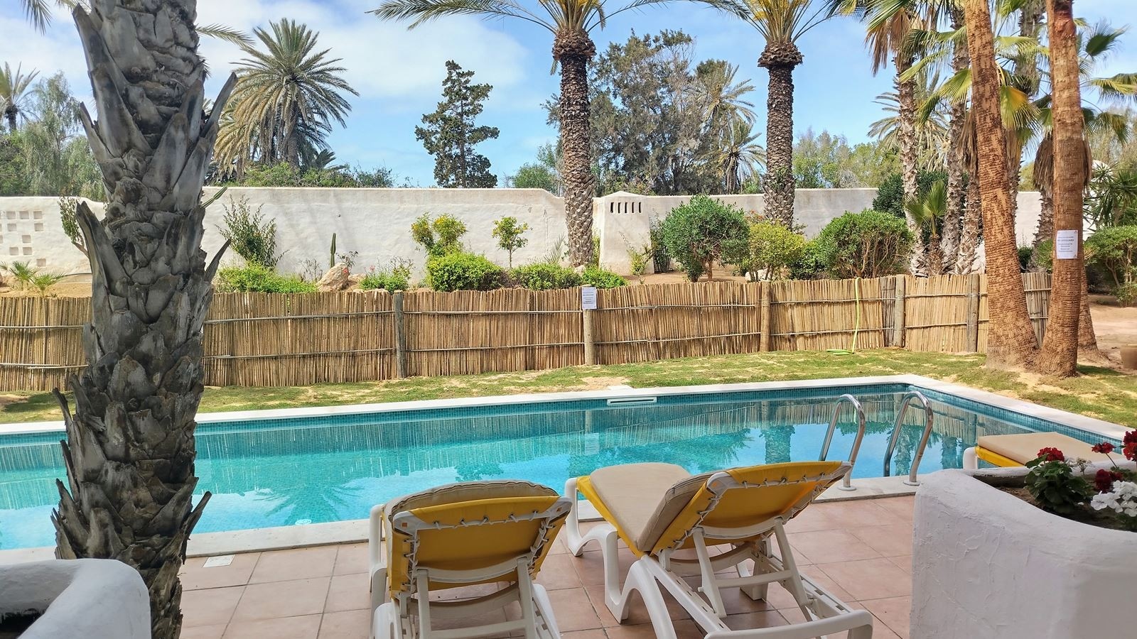rooms-swim-up-room