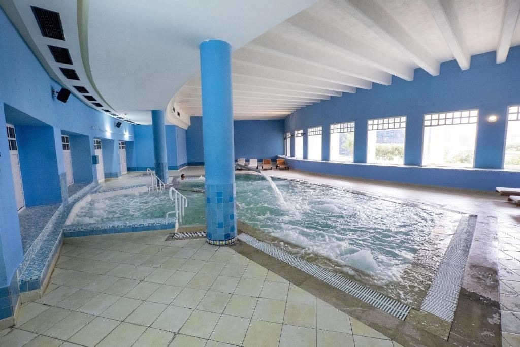 pools-indoor-pool