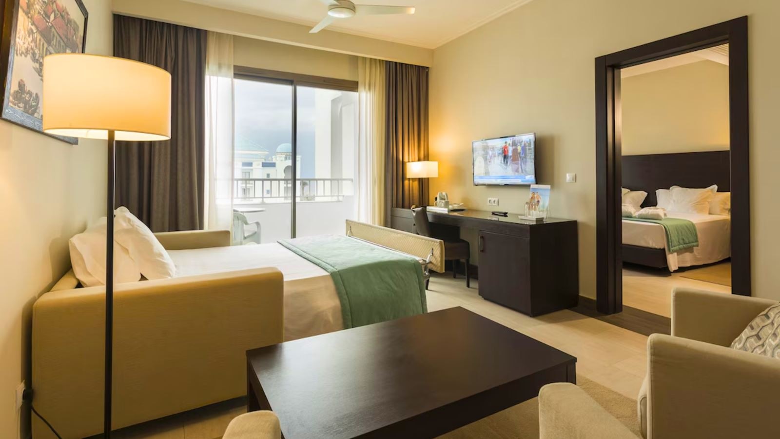 rooms-coral-room