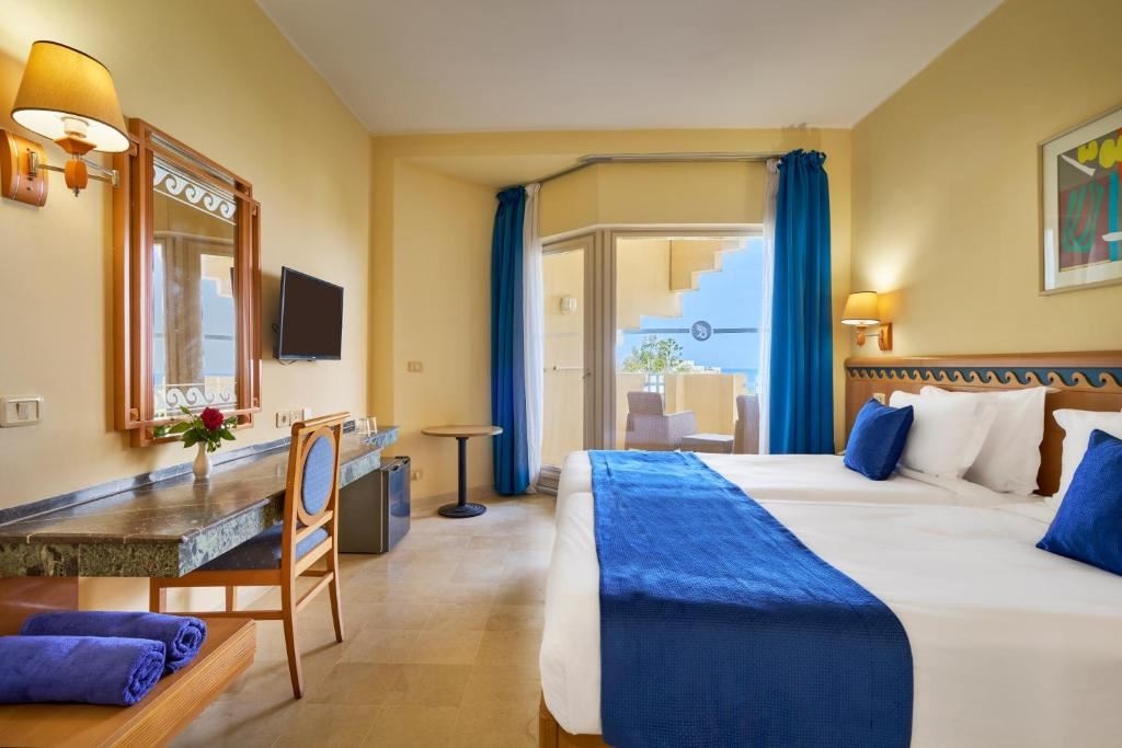 rooms-room-single-wchild-sea-side-view