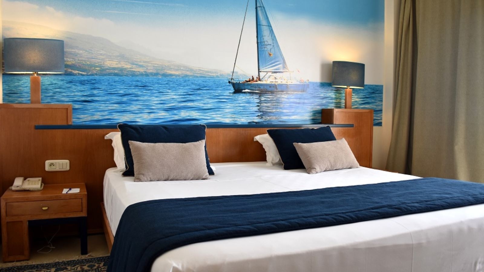 rooms-double-standard-room-seaview