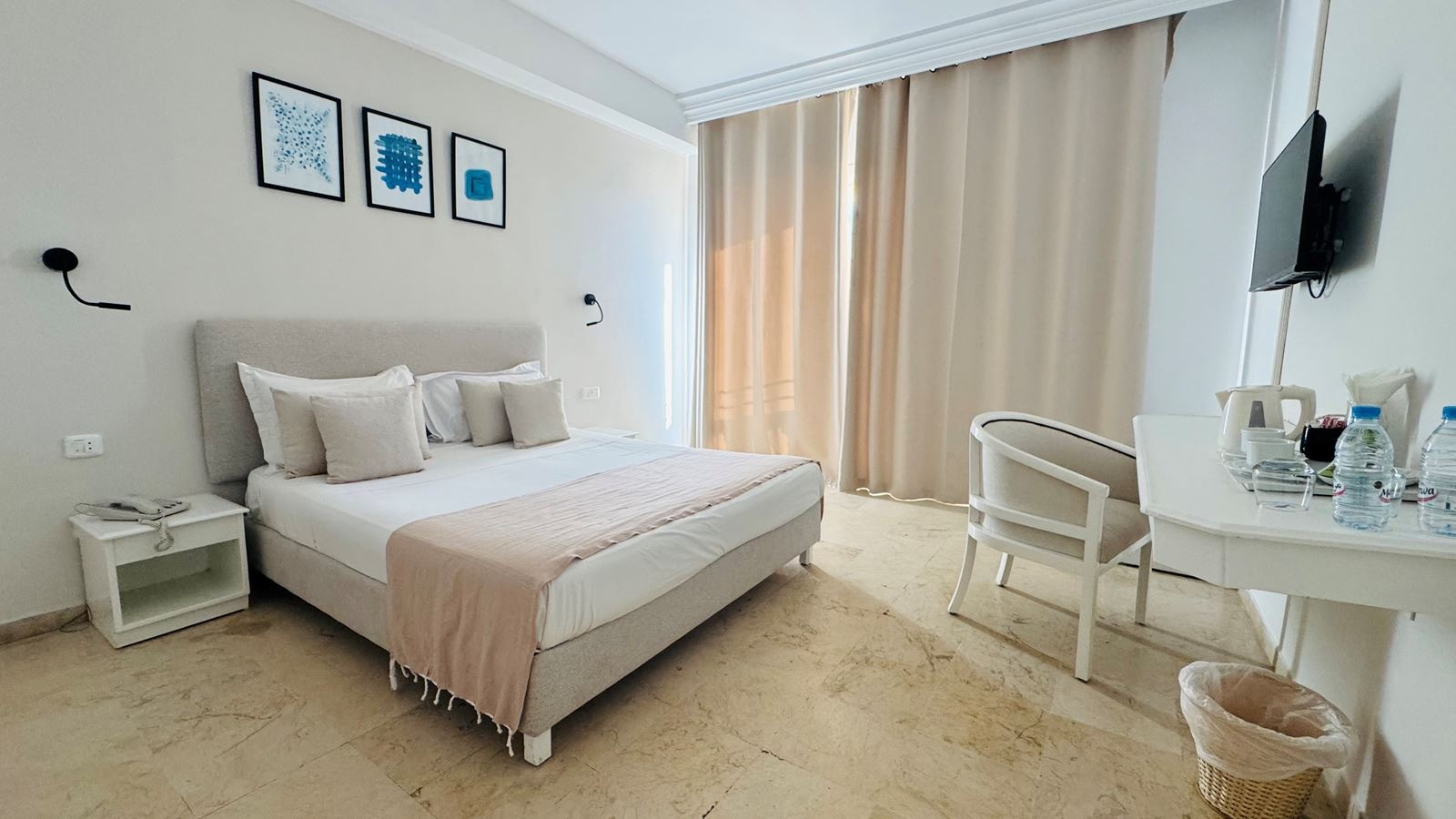 rooms-room-standard-balcony-or-terrace