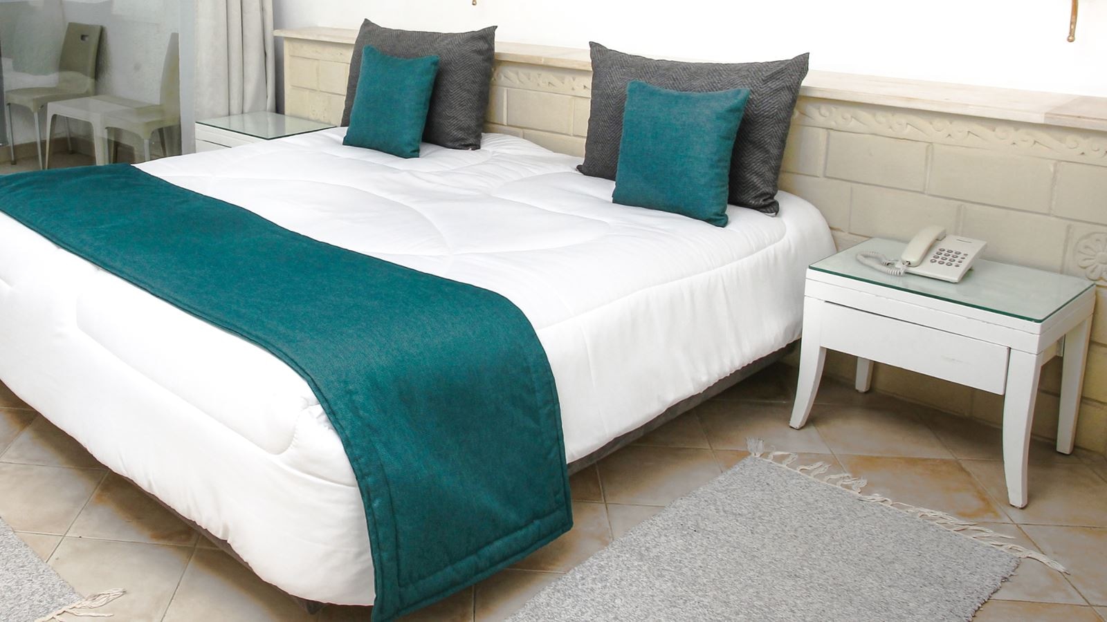 rooms-coral-room