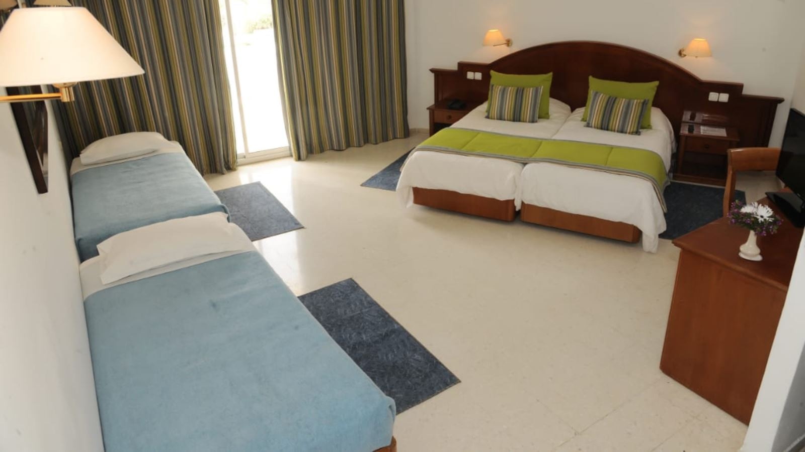 rooms-family-room