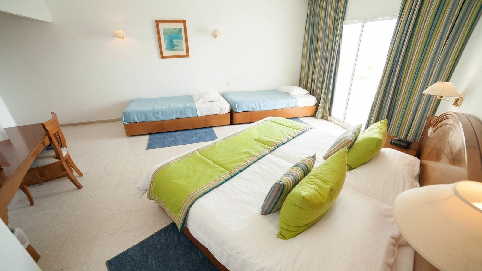 rooms-coral-room