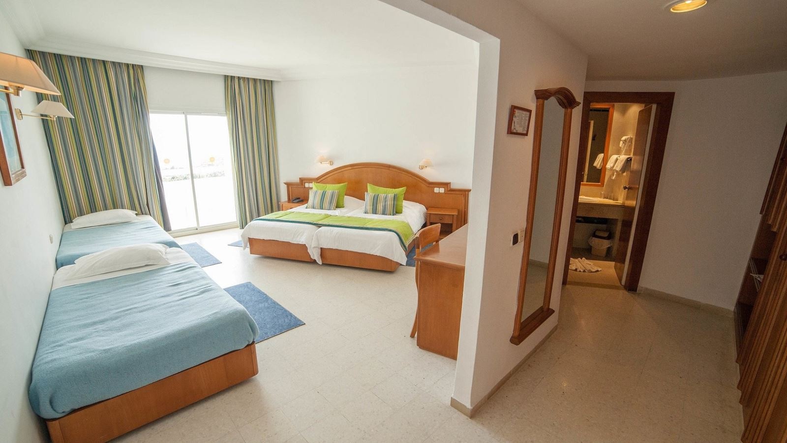 rooms-family-room