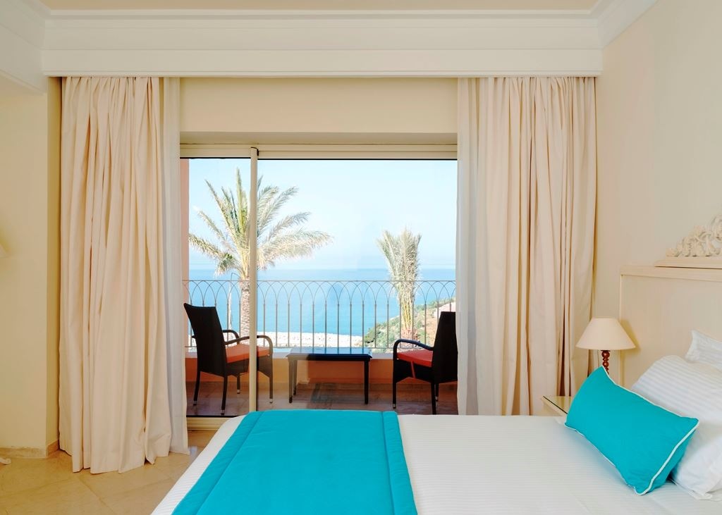 rooms-deluxe-suite