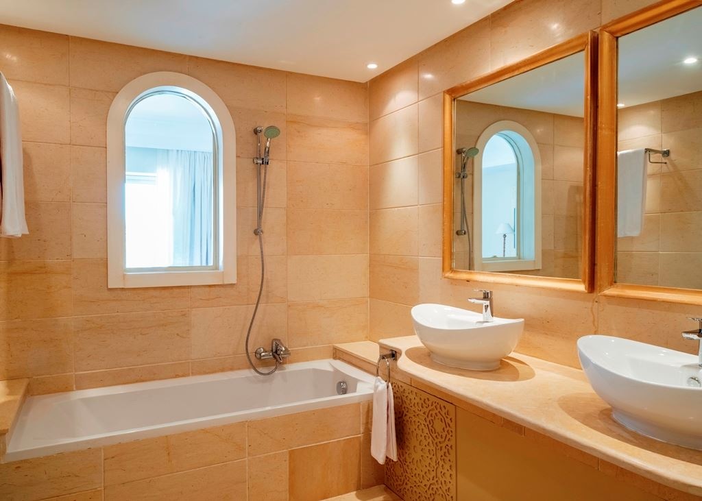 rooms-deluxe-suite