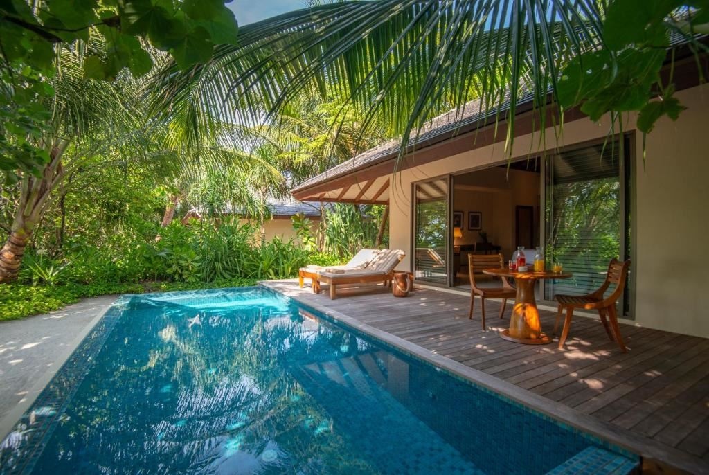 rooms-sunrise-beach-pool-villa