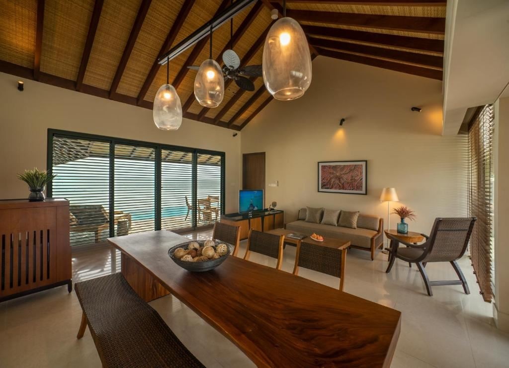 rooms-sunrise-2-bedroom-water-pool-villa