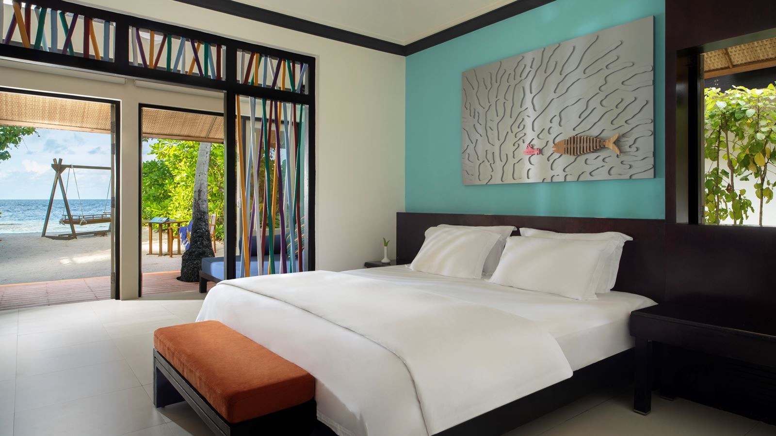 rooms-beachfront-jet-pool-villa