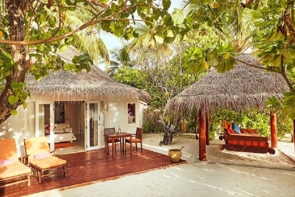 rooms-jacuzzi-deluxe-beach-villa