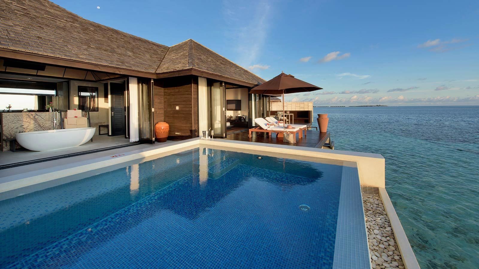 rooms-sunset-water-suite
