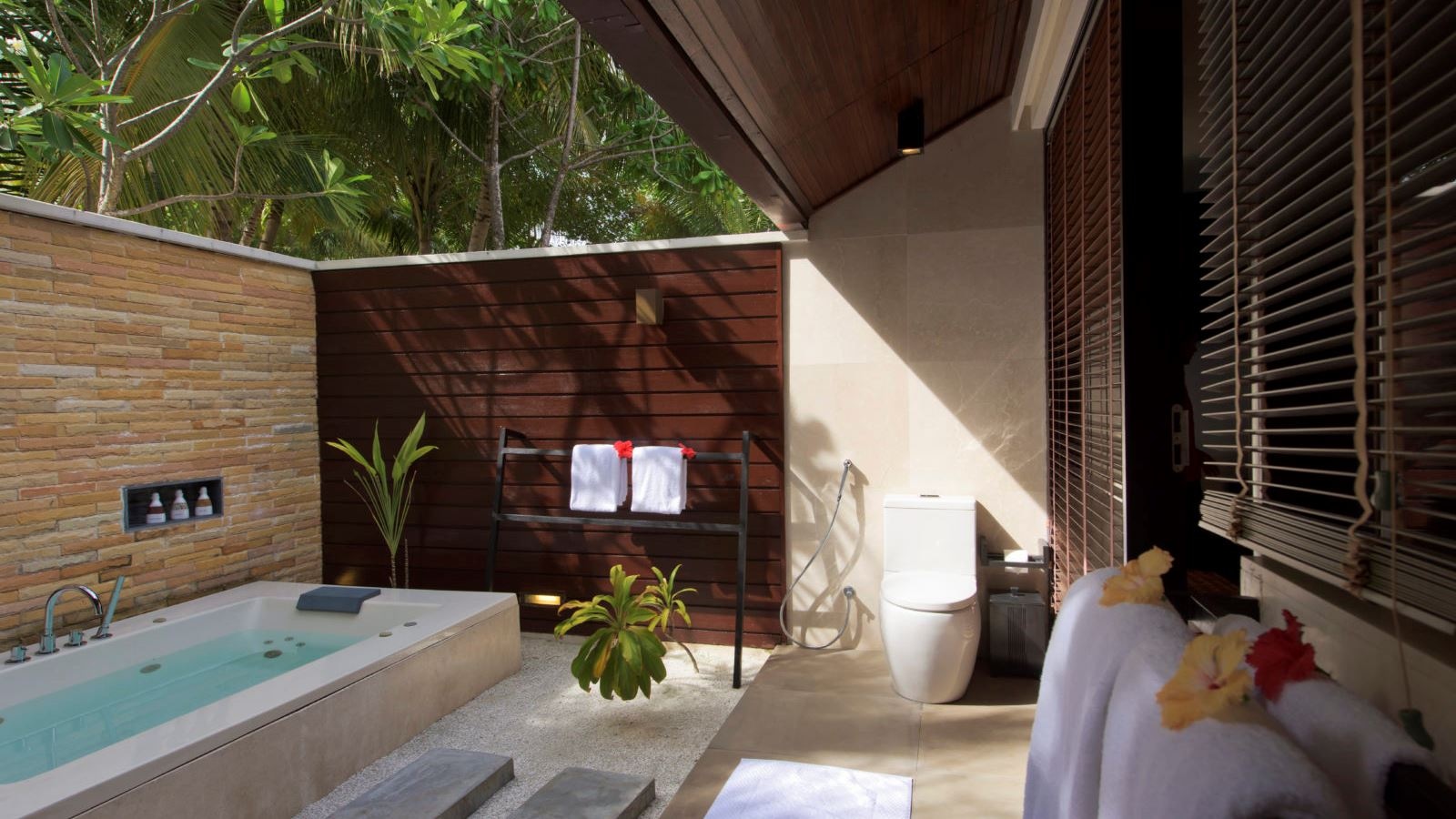 rooms-lagoon-villa