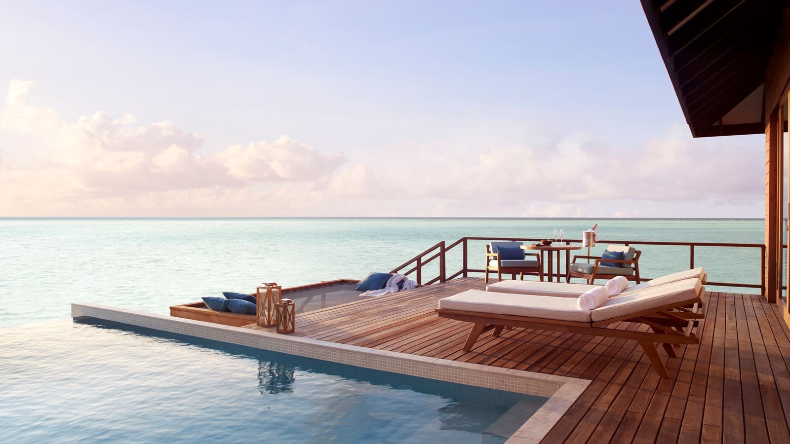 rooms-deluxe-over-water-pool-villa