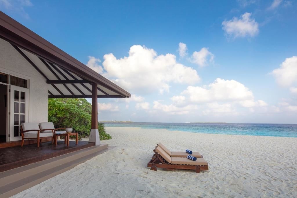 rooms-deluxe-sunset-beach-villas