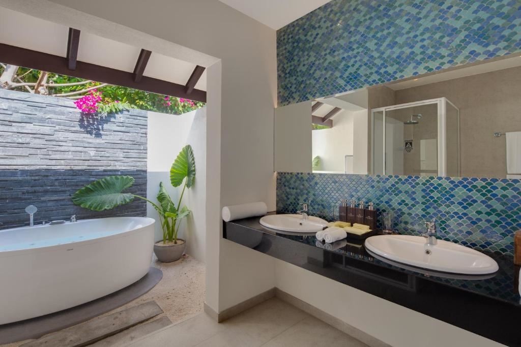 rooms-two-bedroom-deluxe-family-beach-villas