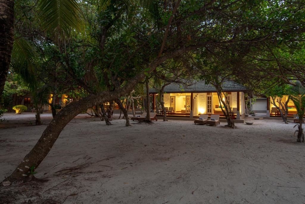 rooms-jacuzzi-beach-villas