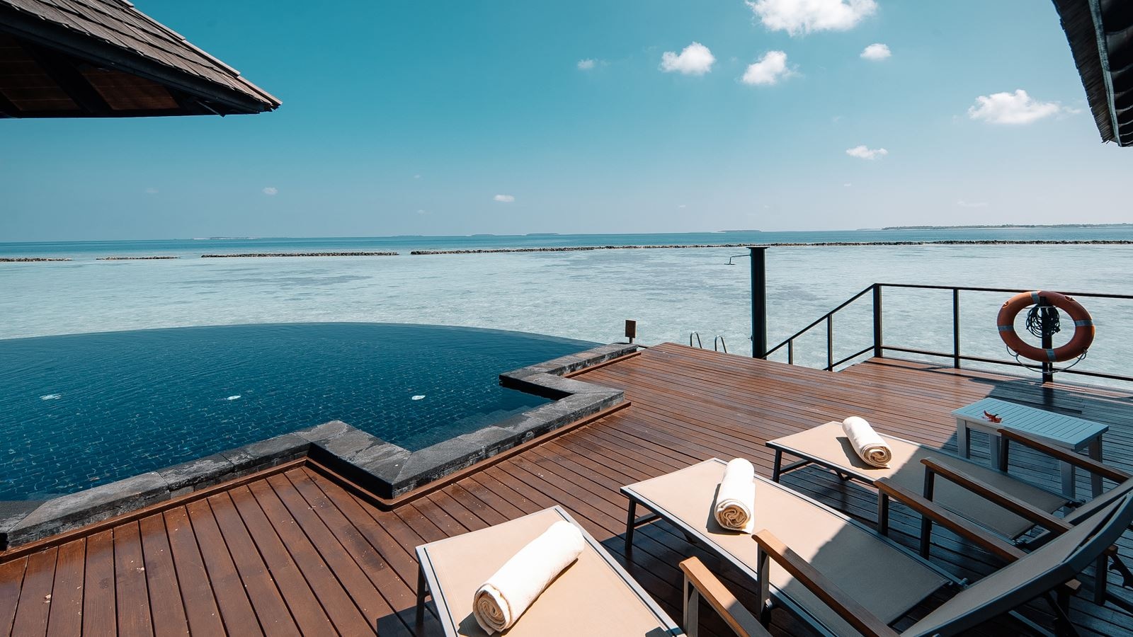 rooms-aqua-retreat