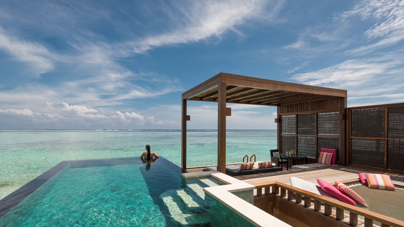 rooms-sunrise-water-villa-with-pool