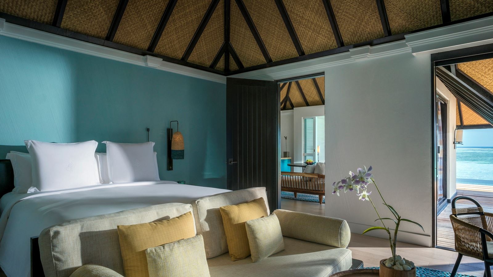 rooms-family-water-villa-with-pool