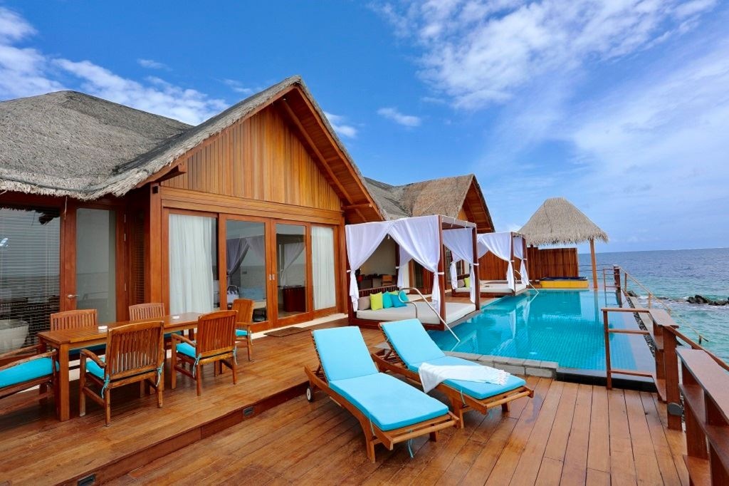 rooms-twobedrooms-reef-residence-with-pool
