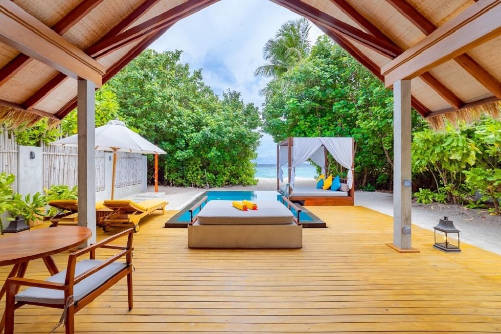 rooms-beach-pool-villa
