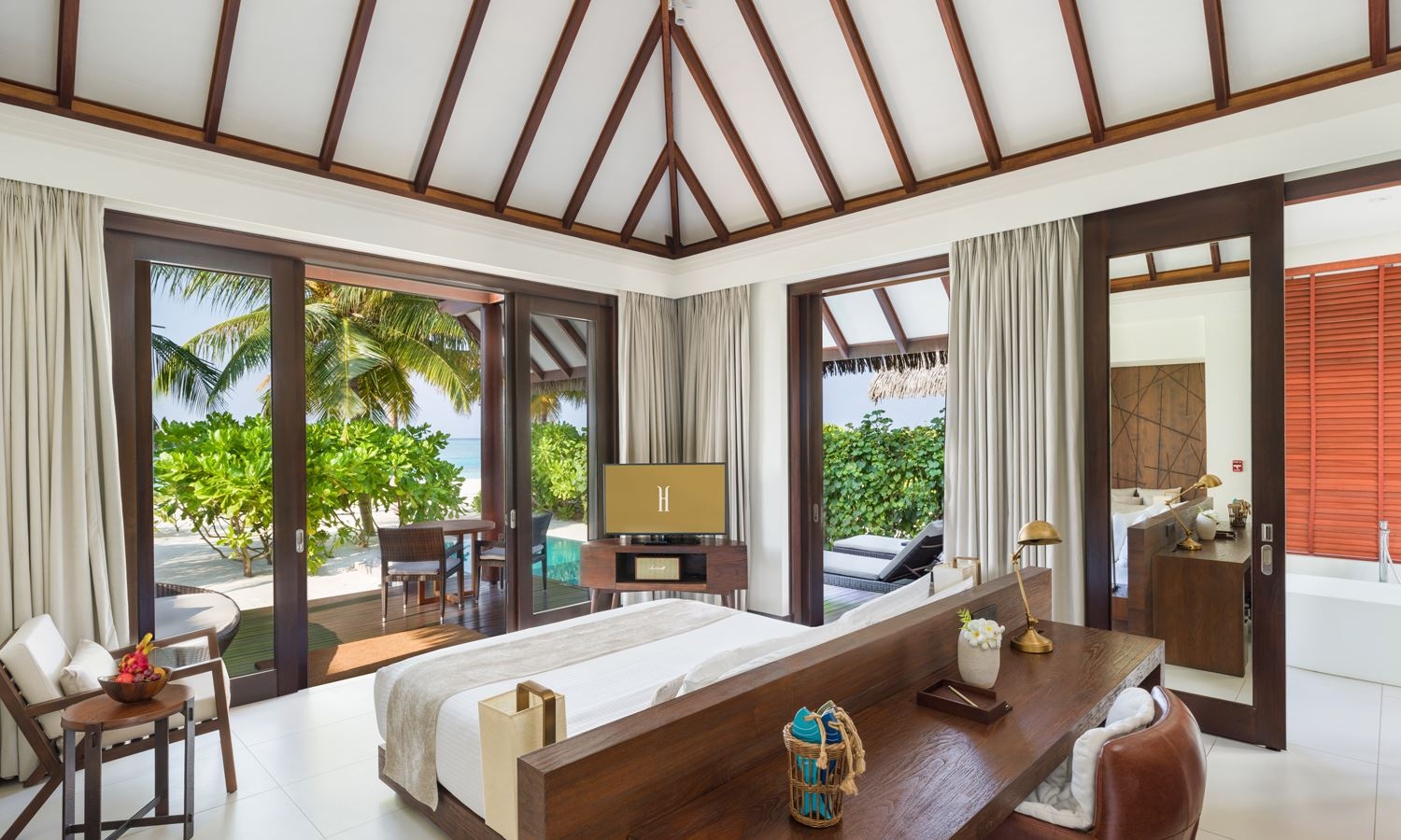 rooms-pool-beach-villa