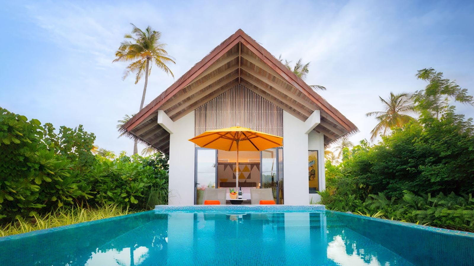 rooms-gold-beach-pool-villaking