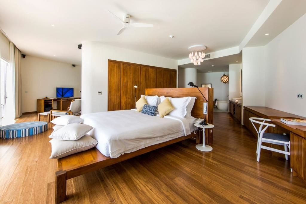 rooms-lagoon-water-pool-villa