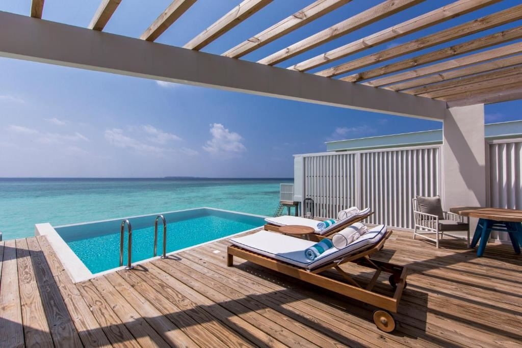 rooms-lagoon-water-pool-villa