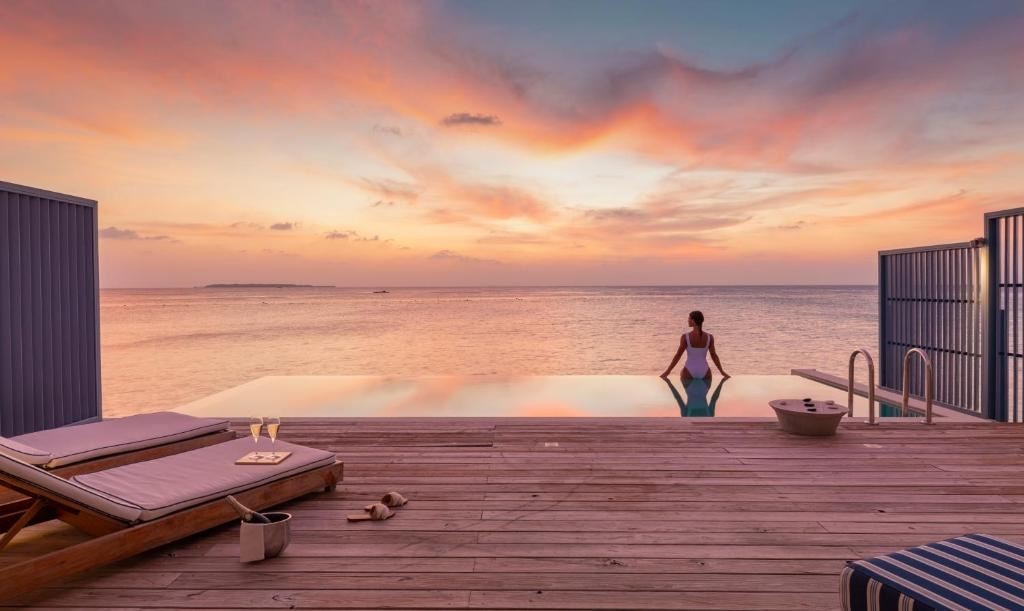 rooms-sunset-water-pool-villa