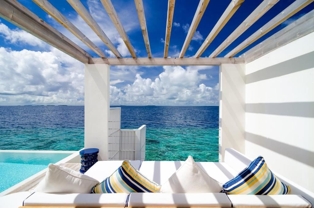 rooms-reef-water-pool-villa