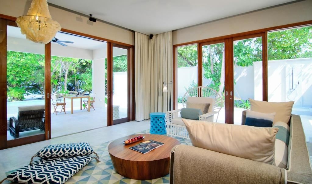 rooms-beach-pool-villa