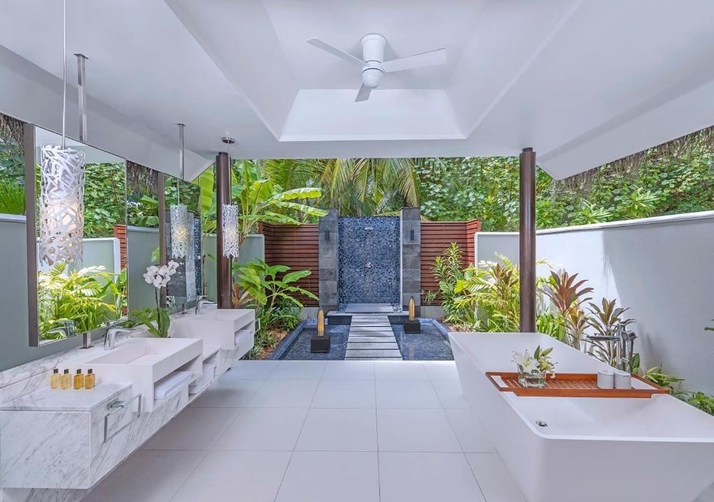 rooms-deluxe-beach-pool-villa