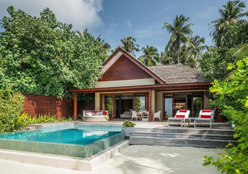 rooms-deluxe-family-beach-pool-villa