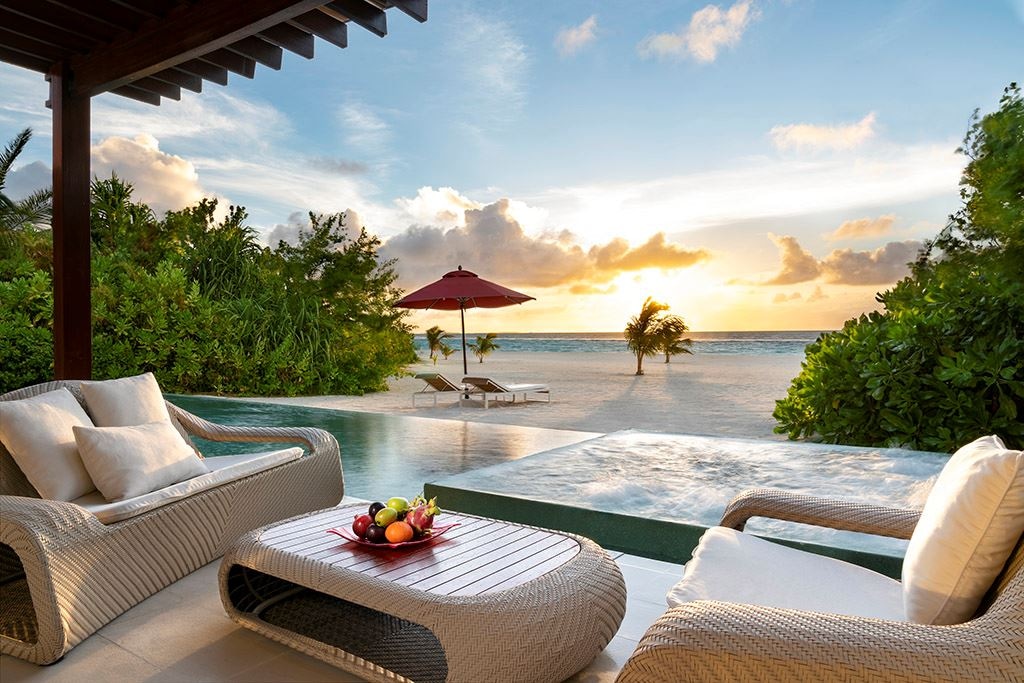 rooms-one-bedroom-beach-pool-pavilion