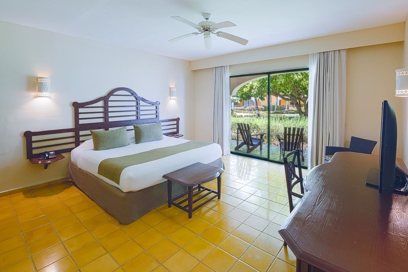 rooms-garden-view