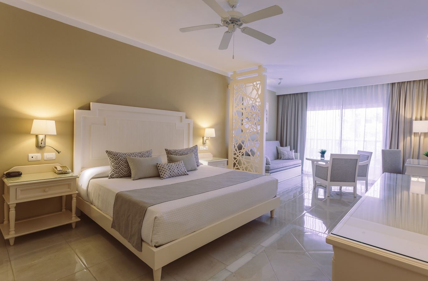 rooms-junior-suite-deluxe-castle-view