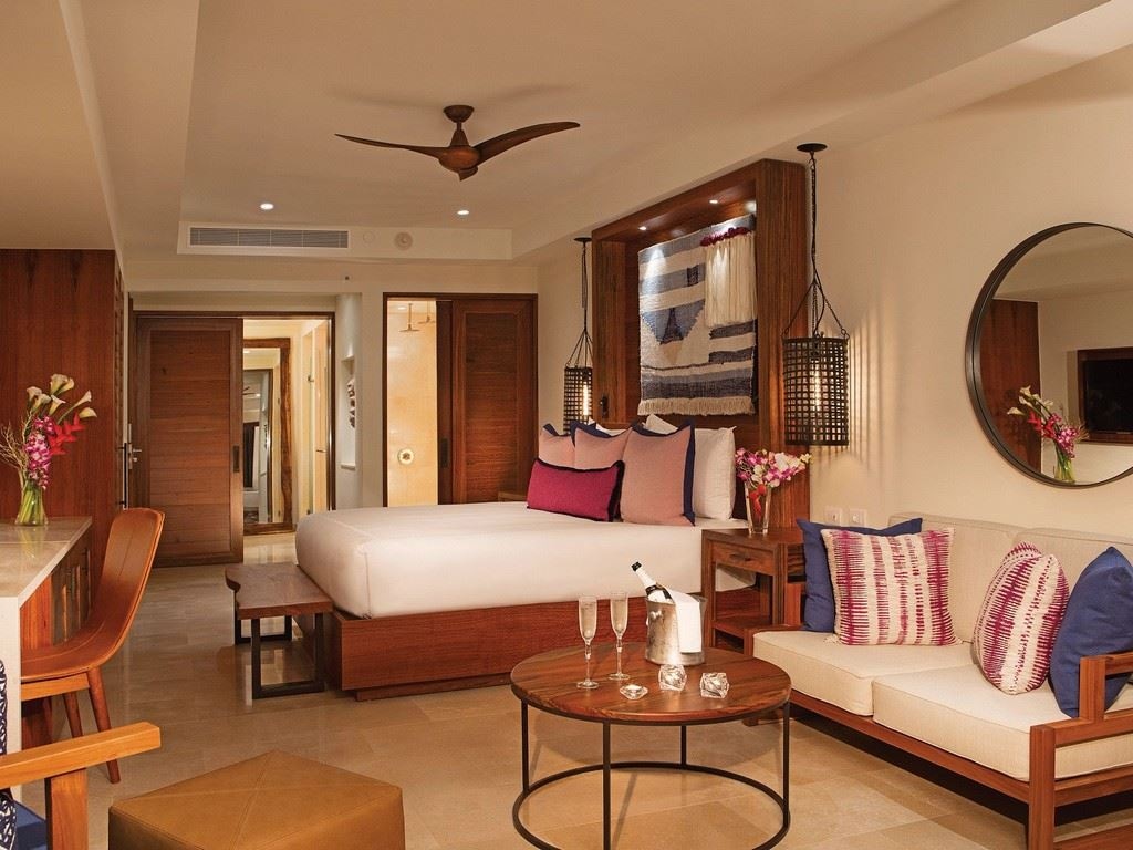 rooms-preferred-club-junior-suite-swim-out-pool-view