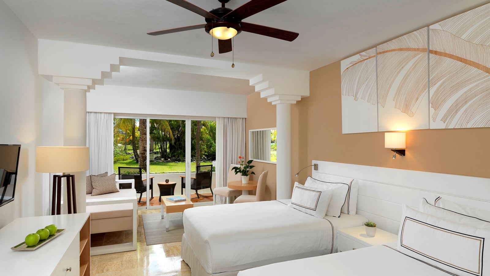 rooms-deluxe-room