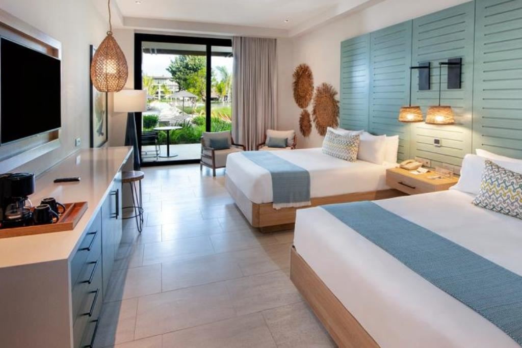 rooms-resort-queen--tropical-junior-suite