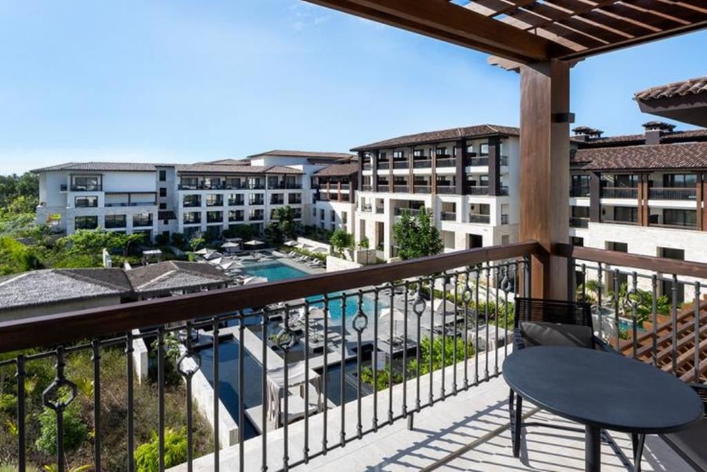 rooms-resort-queen--ocean-view-junior-suite