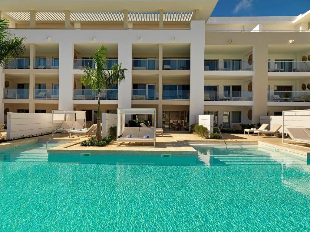 rooms-suite-swim-up