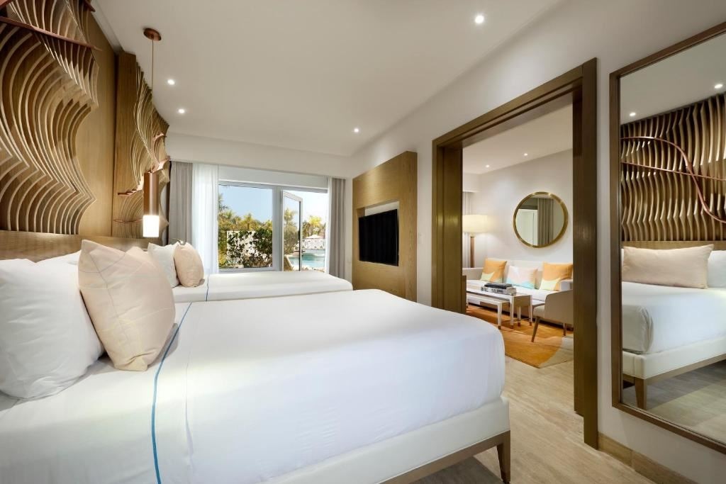 rooms-suite-swim-up