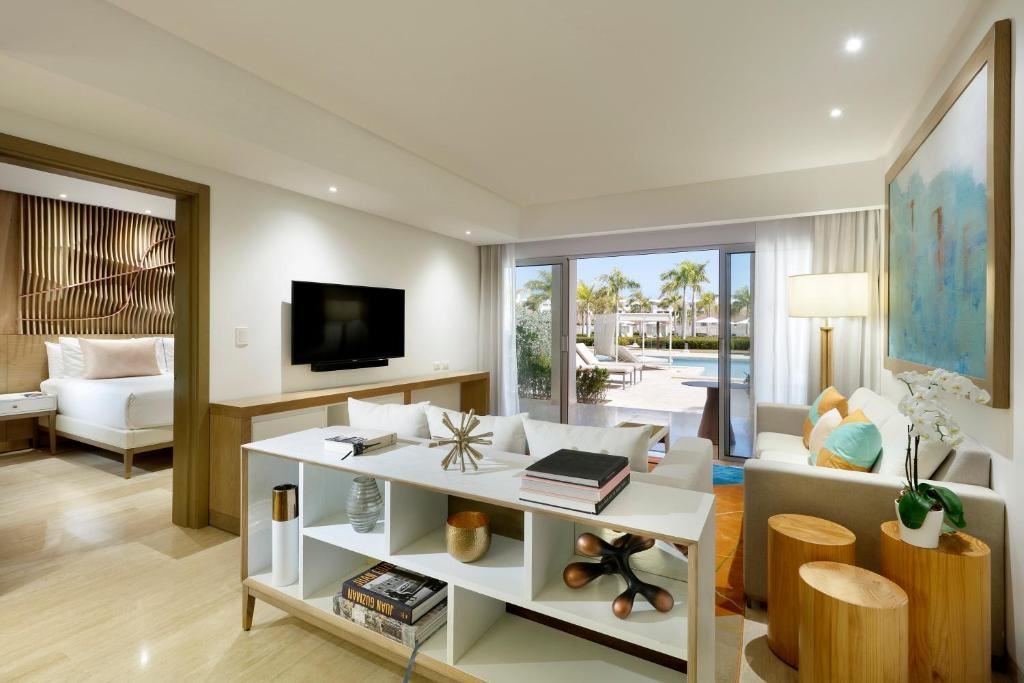 rooms-family-concierge-master-suite-swim-up