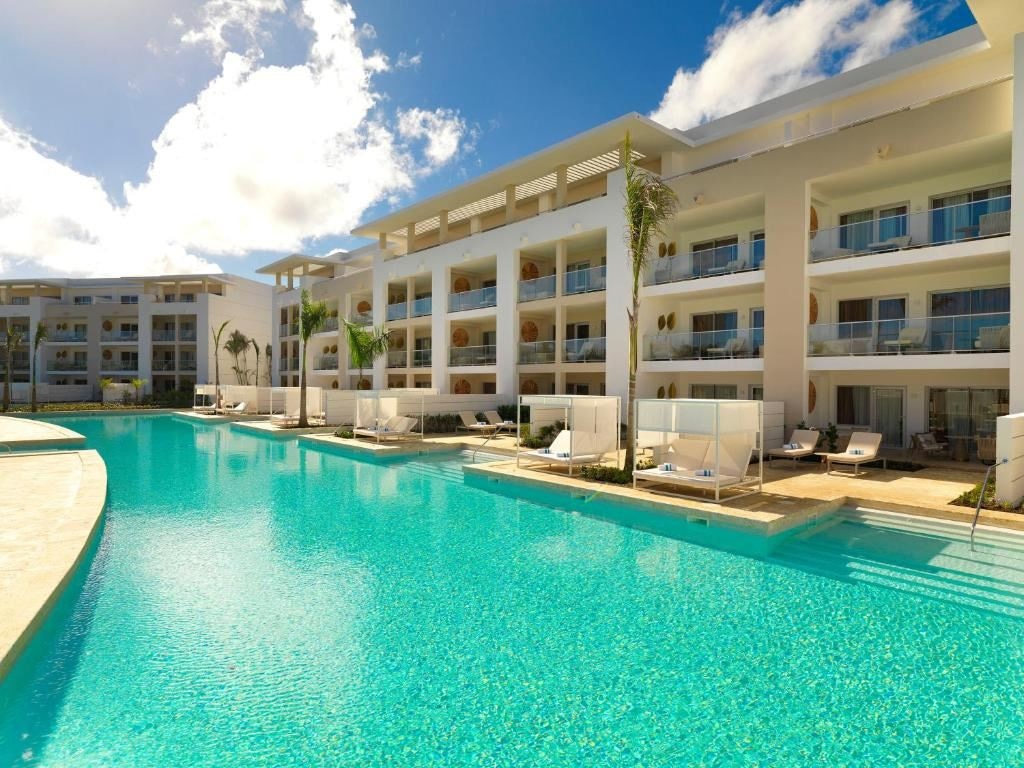 rooms-family-concierge-master-suite-swim-up